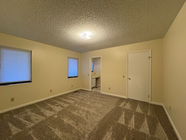 Building Photo - Beautiful home on quiet cul-de-sac