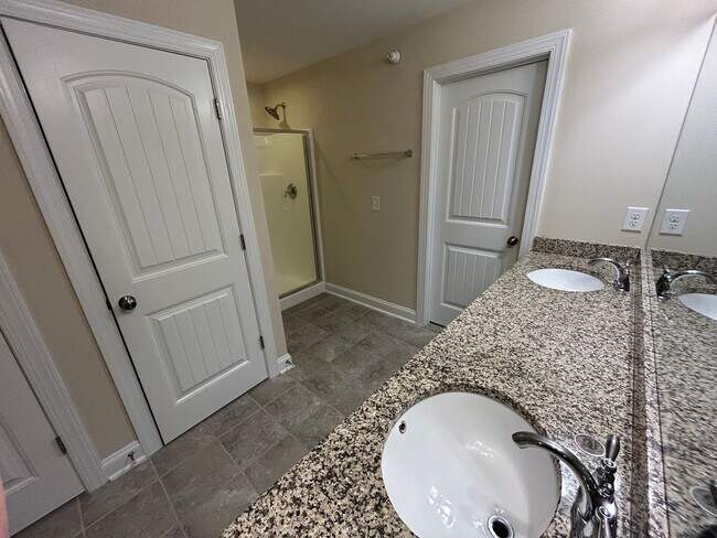 Building Photo - End Unit 3 Bed | 2.5 Bath Townhouse in Cha...