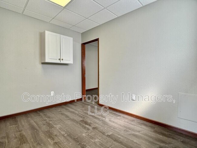 Building Photo - 702 E Main St