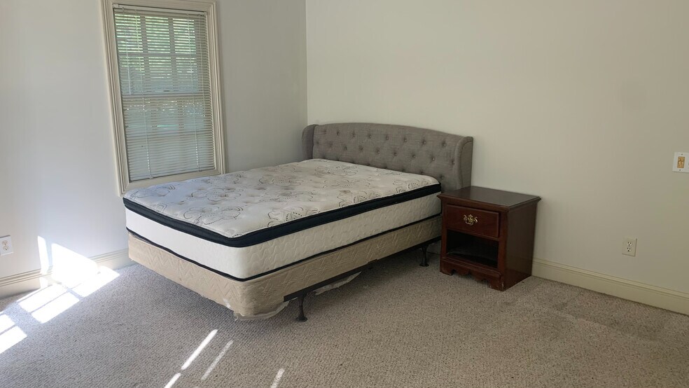 Building Photo - Room in Townhome on Presidents Dr