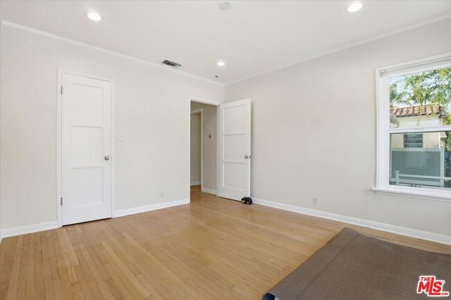 Building Photo - 2317 Veteran Ave