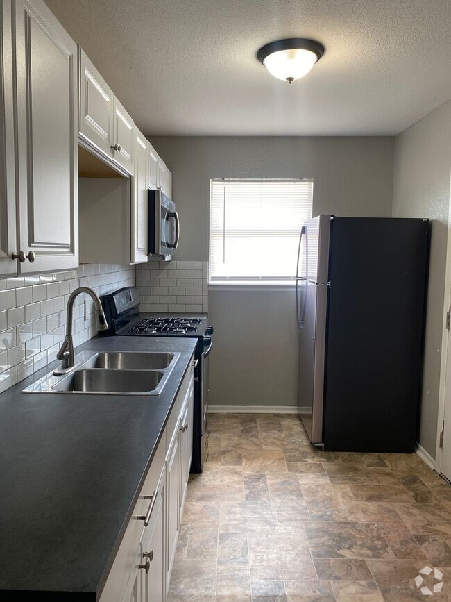 Building Photo - ALLENDE DUPLEX