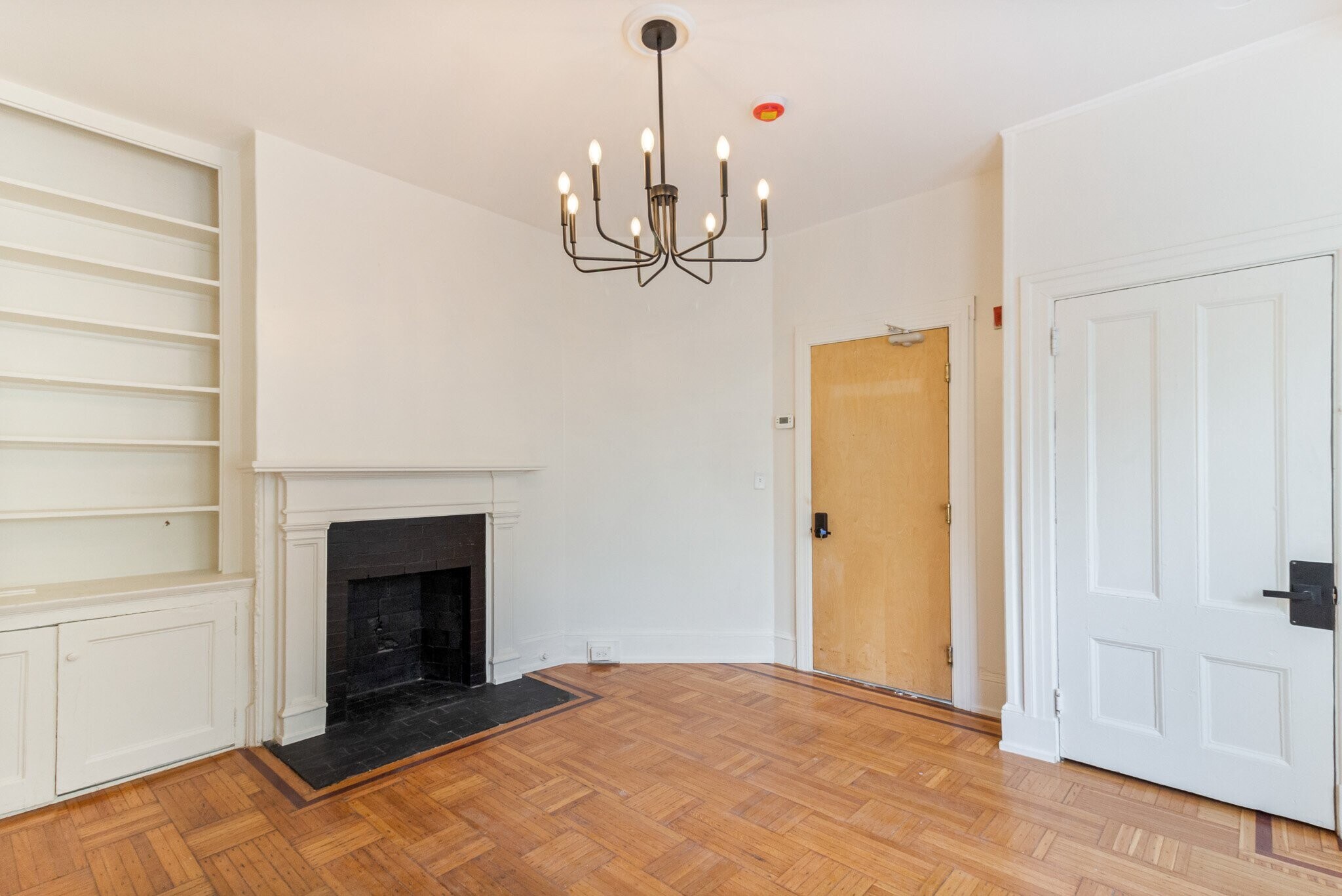 Building Photo - 169 Waterman St