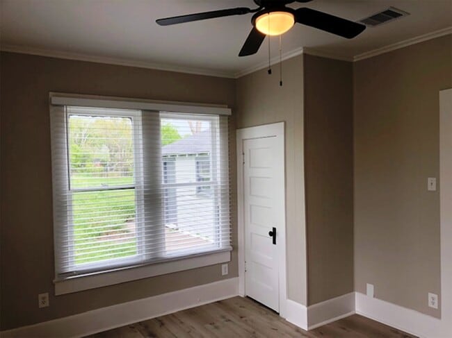 Building Photo - 3022 School St