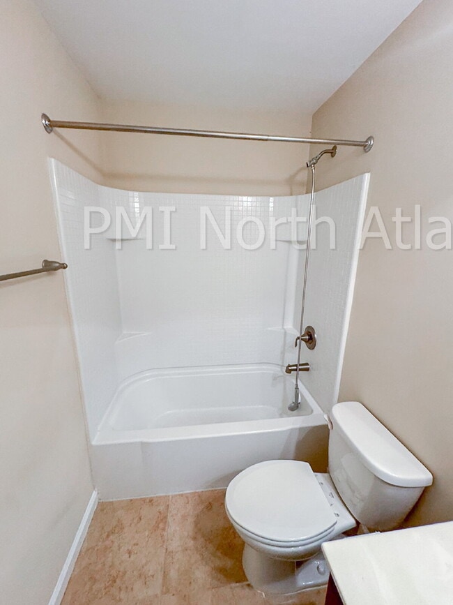 Building Photo - 4140 Madison Bridge Dr