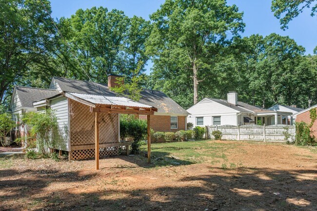 Building Photo - 3408 Kirby Dr