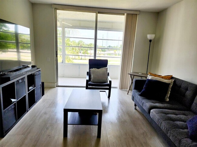 Building Photo - 9101 Lime Bay Blvd