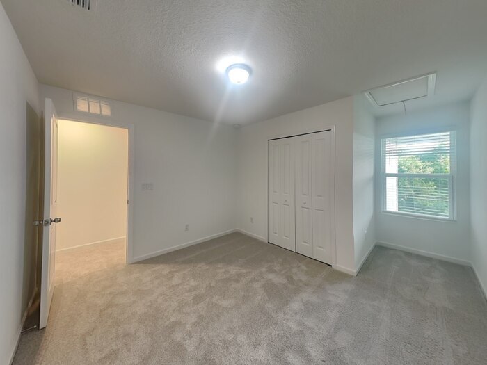 Building Photo - 654 Holly Lks Dr