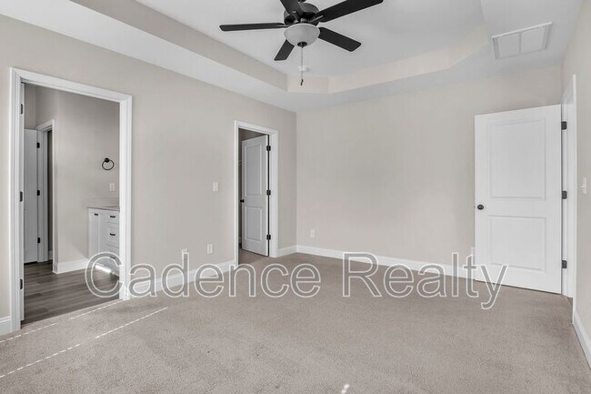 Building Photo - 1633 Grey Cliff Run