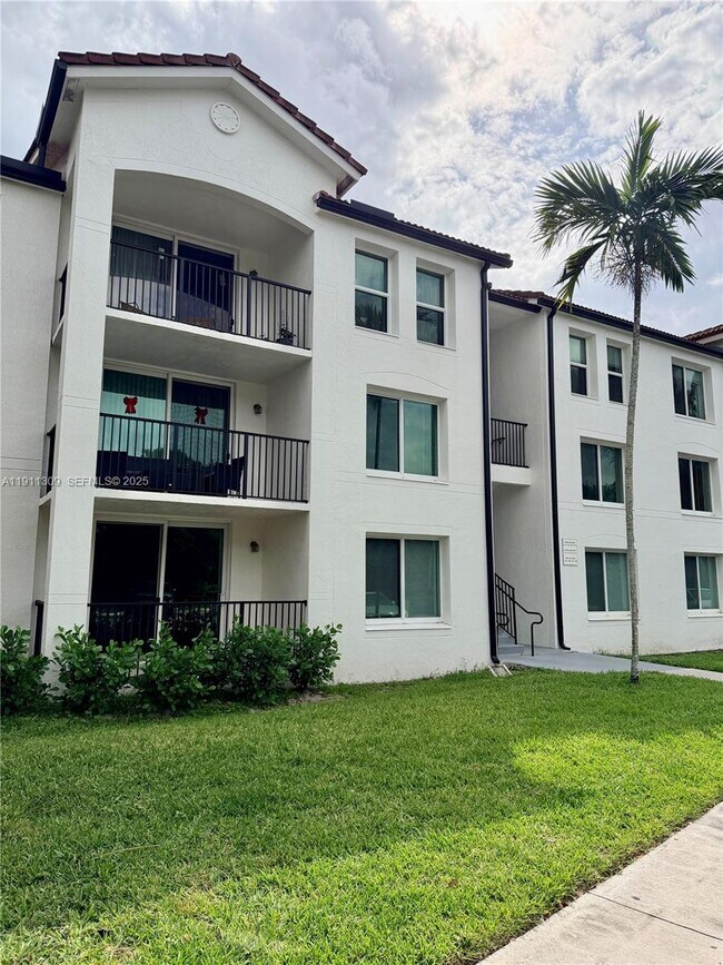 Building Photo - 1122 Villa Cir