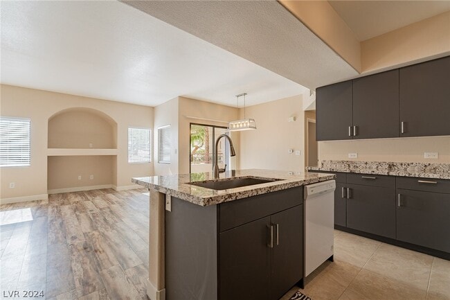 Building Photo - 8250 N Grand Canyon Dr