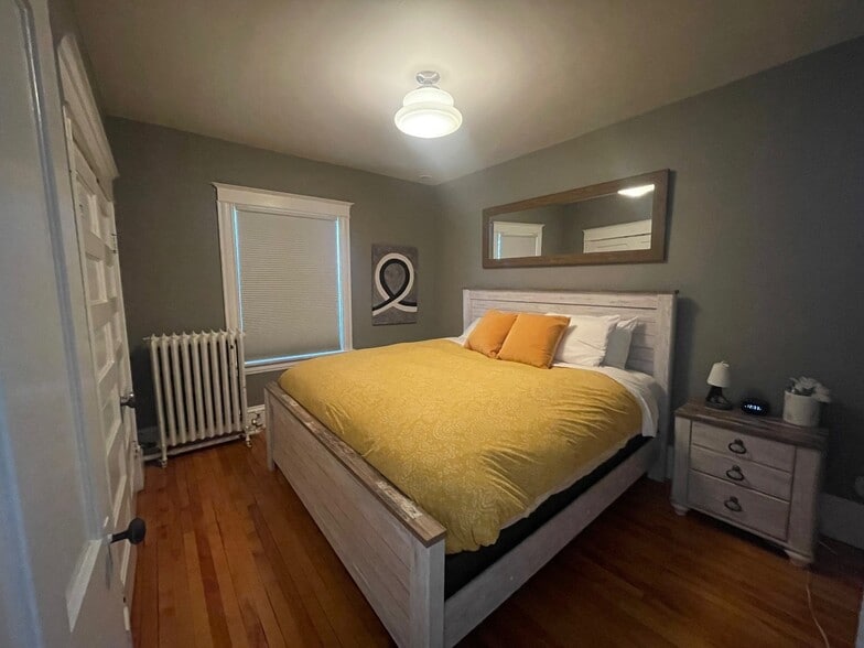 Building Photo - 4453 York Ave S