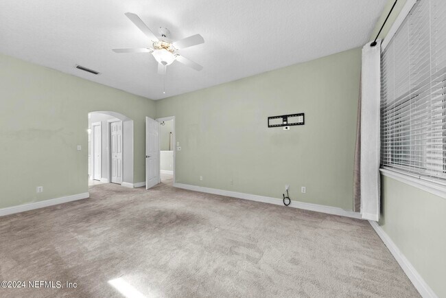 Building Photo - 7851 Heather Lake Ct E