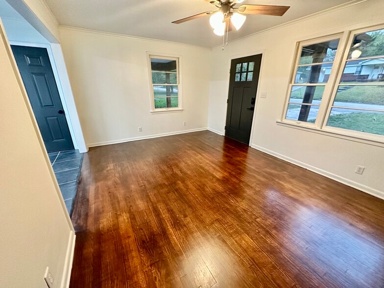 Living Room 2 - 913 Lynden Blvd