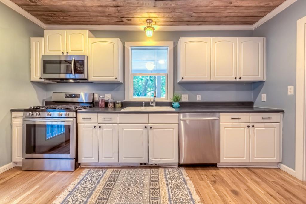 Gas range and dishwasher - 408 Woodland Shores Rd