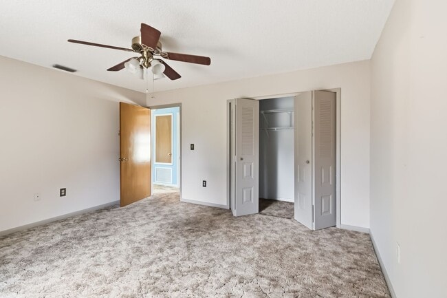 Building Photo - Charming 2/2 Spacious Home with/ 1 Car Garage in St. Cloud Close to the Lakefront Park