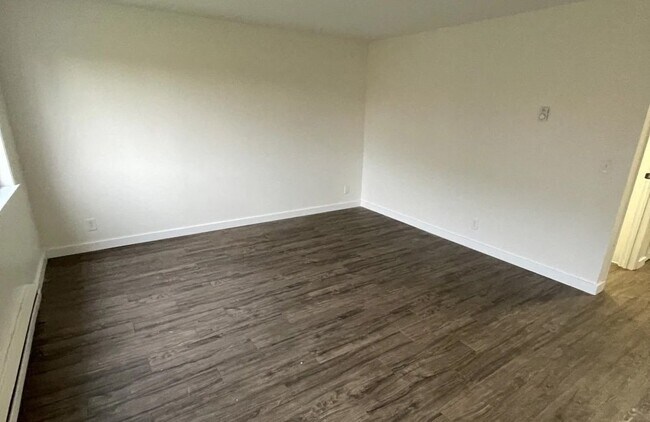 Building Photo - Parkside