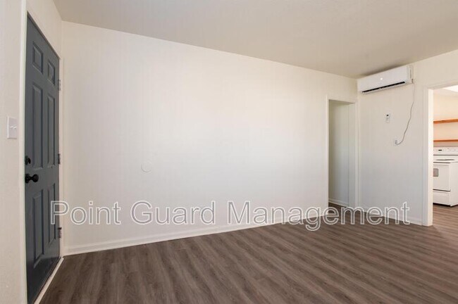 Building Photo - 813 S Beverly St