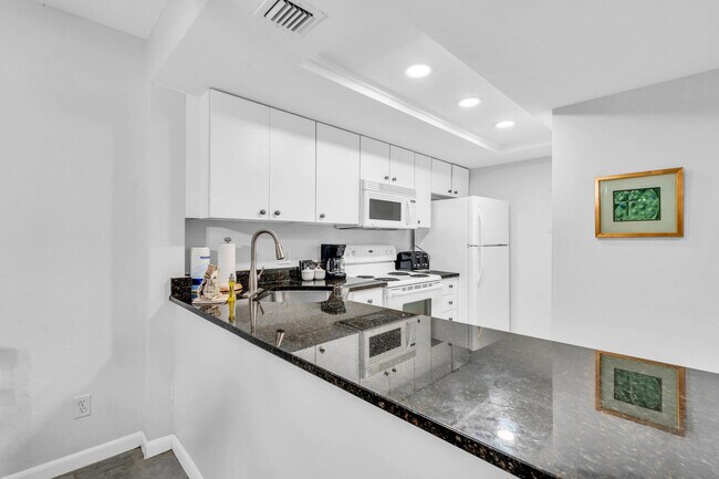 Building Photo - 600 Neapolitan Way