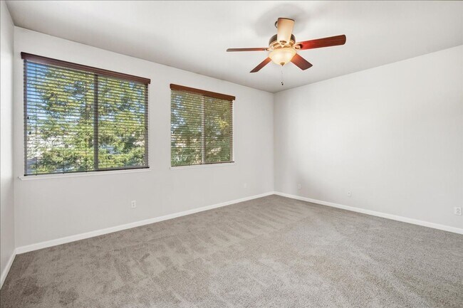 Building Photo - 121 Conner Cir