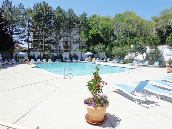 Building Photo - 151 Coolidge Ave