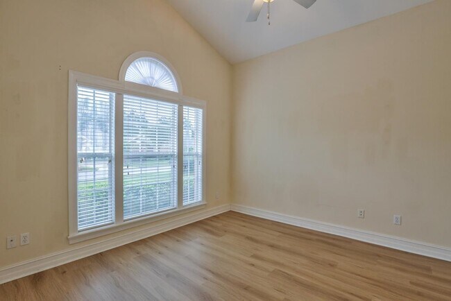 Building Photo - 1661 Harbor Club Dr