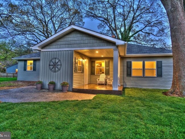 Building Photo - 211 Sillery Bay Rd