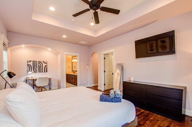 Building Photo - 2323 Woodhead St