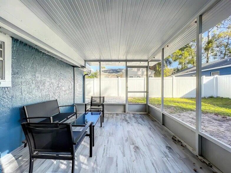 Building Photo - 2317 Homeland St