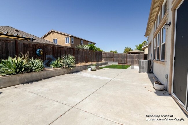 Building Photo - 776 Open Range Ave