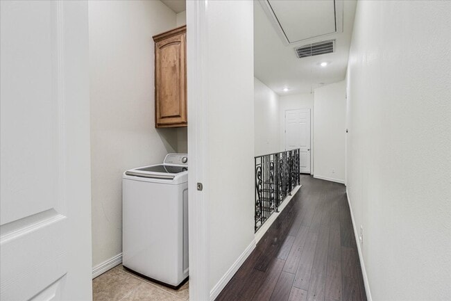 Building Photo - 14910 Leeward Dr