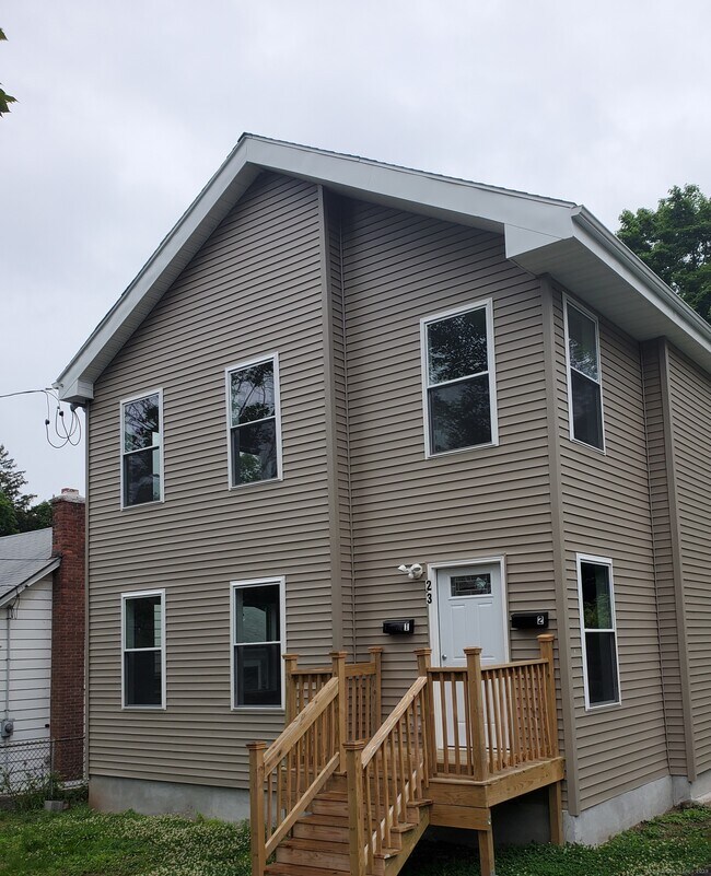 Building Photo - 23 Silver St