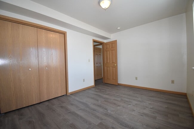 Building Photo - Beautiful 2 bedroom apartment with attached garage!