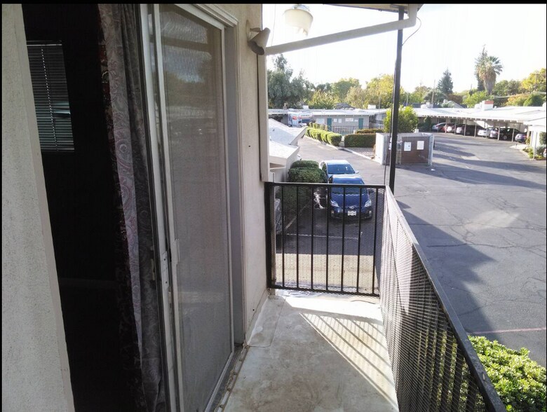 balcony - 805 Tully Rd