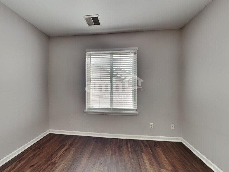 Building Photo - 20934 W Bloomfield Dr