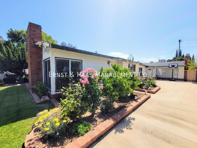 Building Photo - 3527 Pine Ave