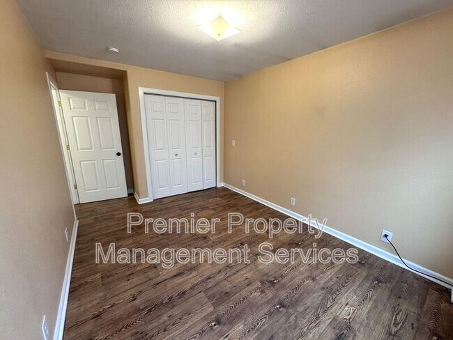 Building Photo - 2005 8th Ave N