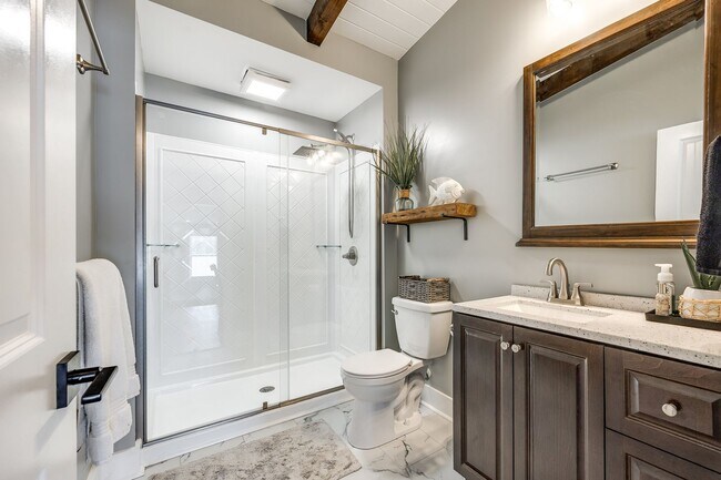 Building Photo - Beautiful Short term 2 bedroom 2 bath full...