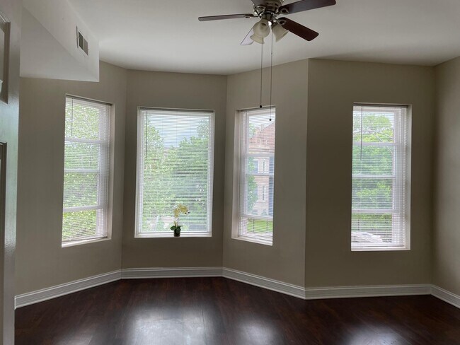 Building Photo - 5616 S Indiana Ave