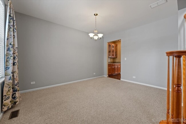 Building Photo - 706 Versailles Pkwy