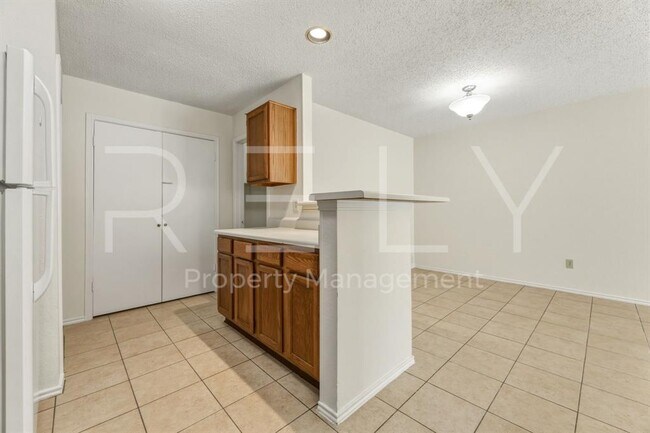 Building Photo - 604 David Curry Dr