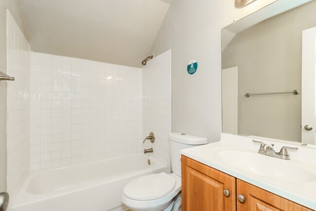 Building Photo - 1217 Greenbriar Ln