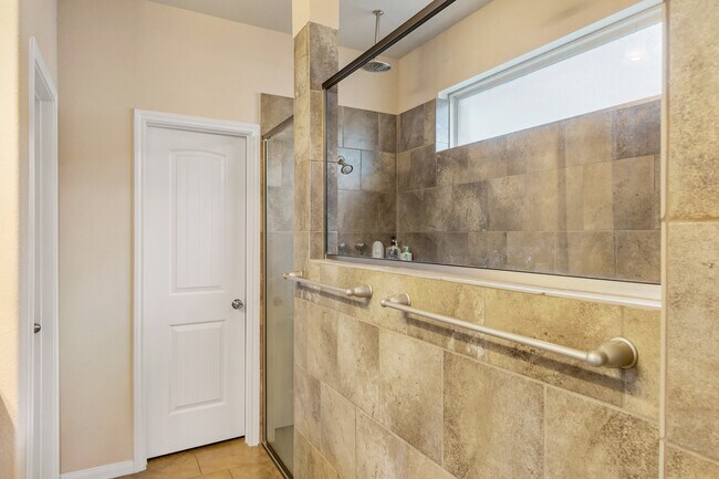 Building Photo - 13426 Raintree Dr