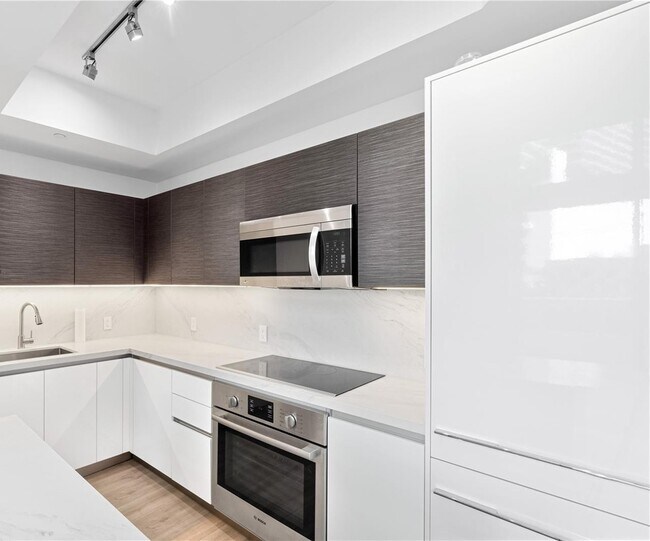Building Photo - 1080 Brickell Ave