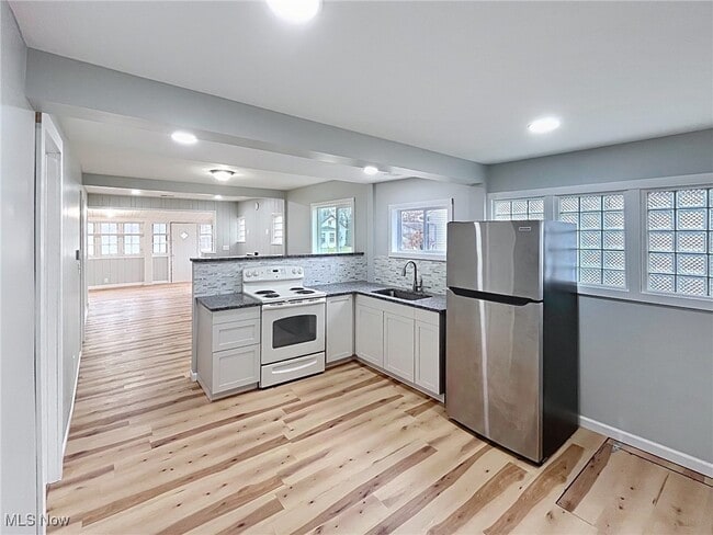 Building Photo - 38599 Plains Ct