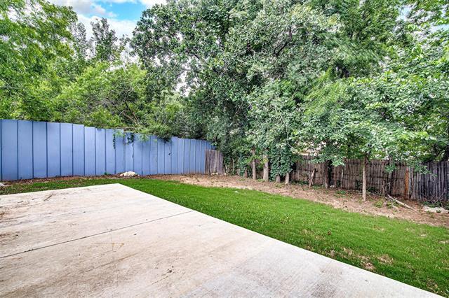 Building Photo - 200 Honey Bee Dr