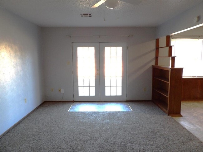 Building Photo - 407 SW Forest Pl