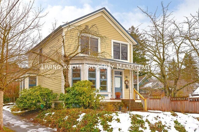 Primary Photo - Historic 1886 home in Mt. Tabor with Outdo...