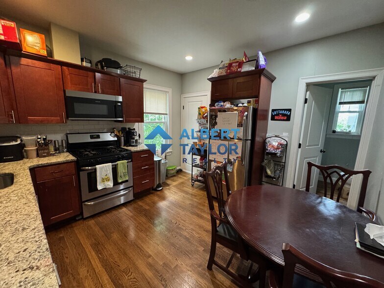 Building Photo - 47 Beech Glen St