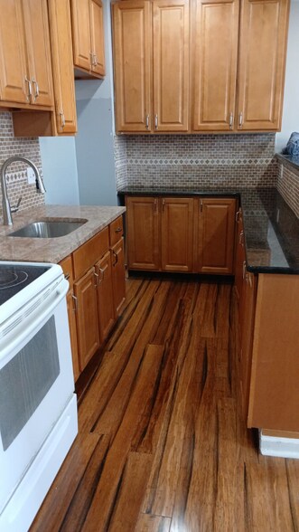 Building Photo - 342 N 52nd St